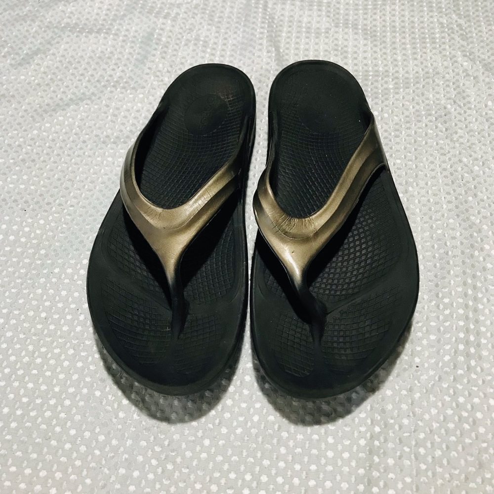 OOFOS sandals